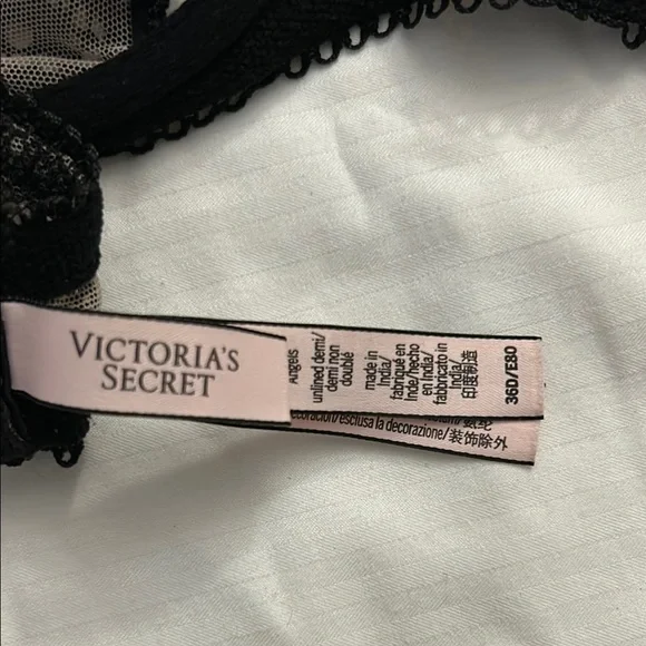 Elegant Black Lace Halter Bralette - Picture 2 of 3